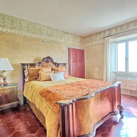 Santa Lucia Sleeps 17 Pool Wifi *