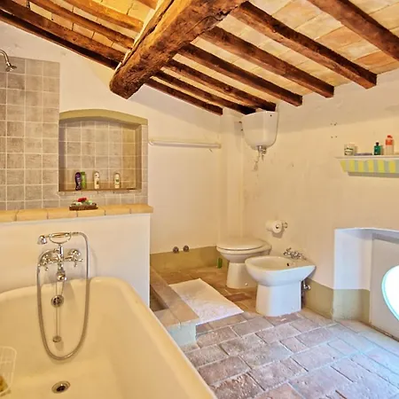 Santa Lucia Sleeps 17 Pool Wifi