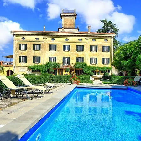 Villa Santa Lucia Sleeps 17 Pool Wifi