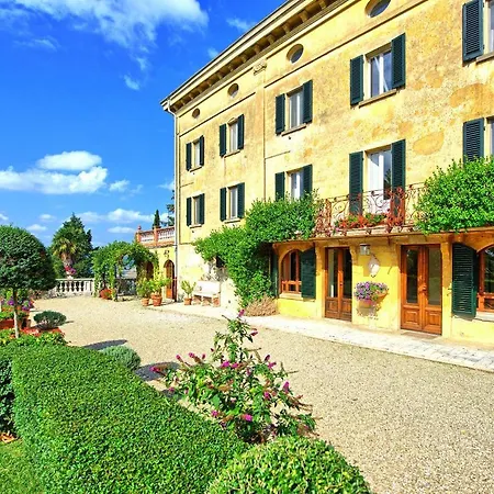 Villa Santa Lucia Sleeps 17 Pool Wifi *