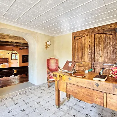 Santa Lucia Sleeps 17 Pool Wifi Villa