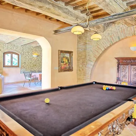 Santa Lucia Sleeps 17 Pool Wifi *