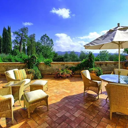 Santa Lucia Sleeps 17 Pool Wifi