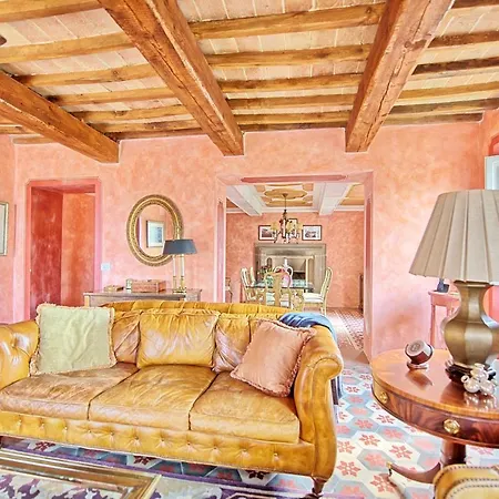 Santa Lucia Sleeps 17 Pool Wifi